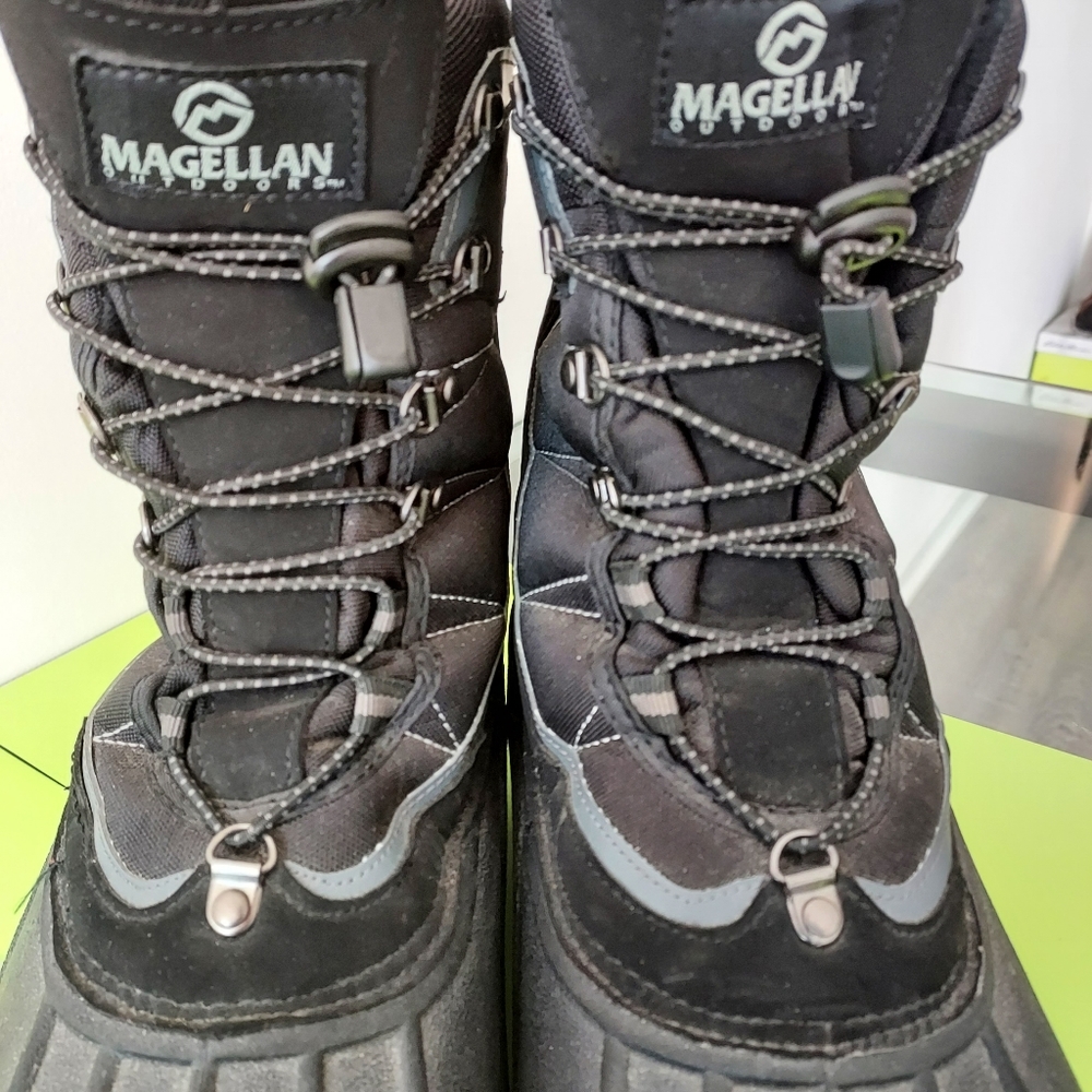 Snow boots